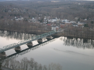 Frenchtown NJ, a quaint river town with shops and excellent places to eat.